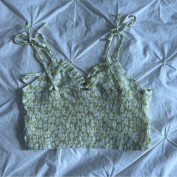 3/$20 SHEIN Ditsy  Floral Tie Up Top - Picture 2 of 3